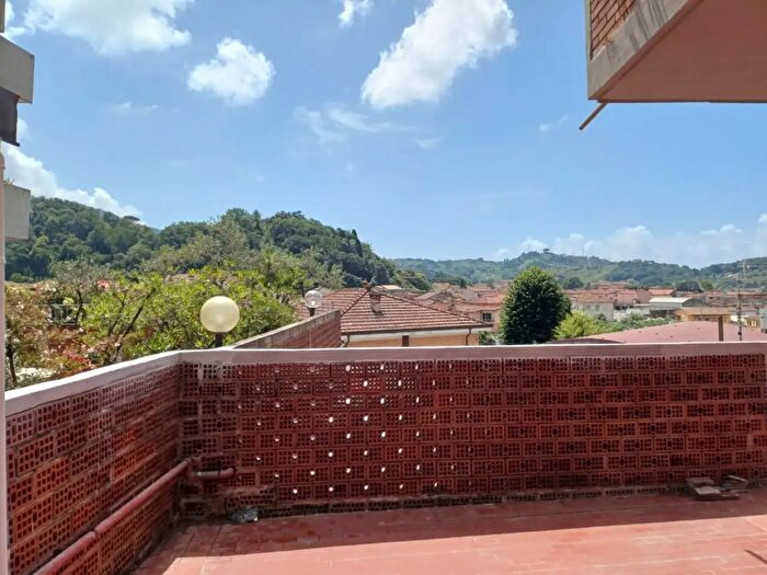 Appartamento quadrilocale in vendita in Carrara