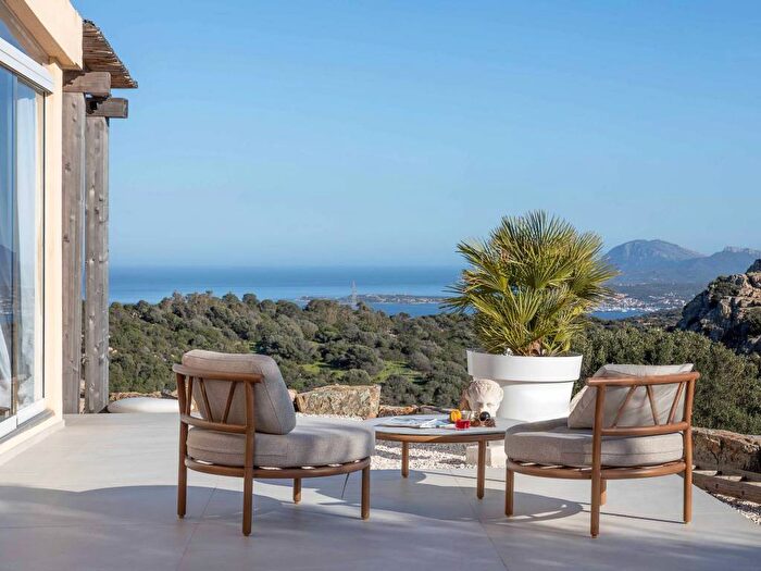 Casa con 6 locali in affitto in Via Milmeggiu, Portisco, Olbia