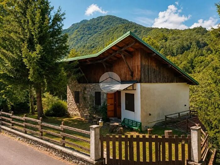 Casa con 5 locali in vendita in Strada Provinciale, Mendatica