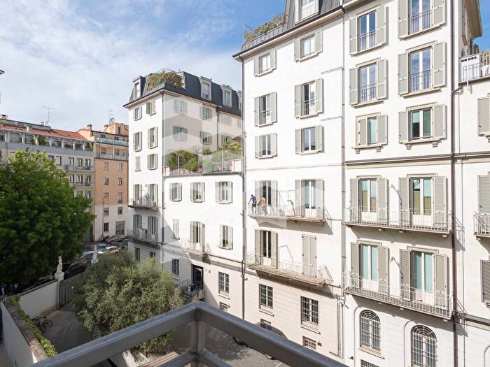 Appartamento bilocale in affitto in Via Lesmi, Corso Genova, Milano