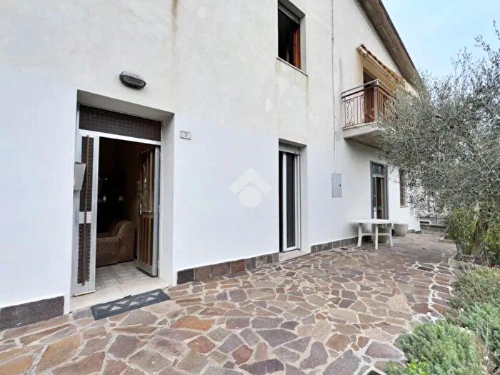 Casa con 8 locali in vendita in Montegridolfo