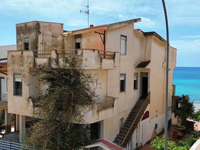 Casa con 6 locali in vendita in Via Raffaello Sanzio, Ribera