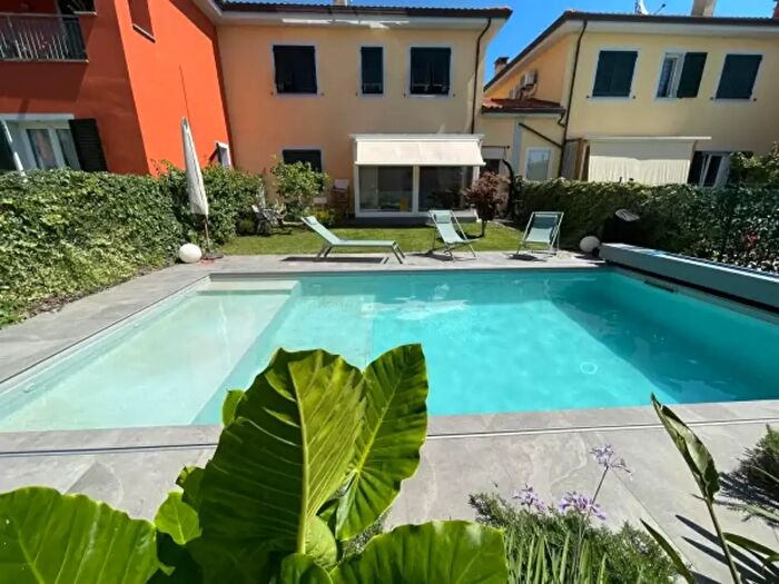 Casa quadrilocale in vendita in Sarzana