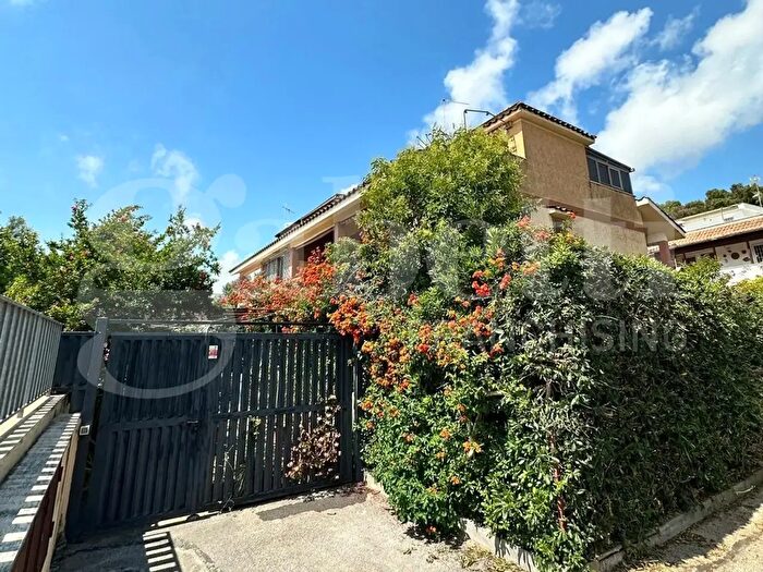 Appartamento bilocale in vendita in Via Ilio, Ardea