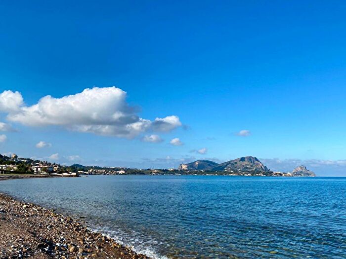 Casa quadrilocale in affitto in Via Marina del Ponte, Altavilla Milicia