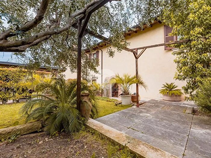 Casa con 5 locali in vendita in Piazza Roma, Sommacampagna