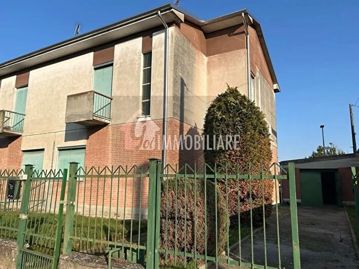 Casa con 7 locali in vendita in Via Alcide De Gaspari, Rivarolo Mantovano