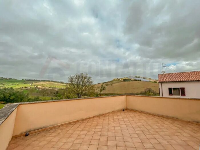 Casa in vendita in Poggio San Marcello