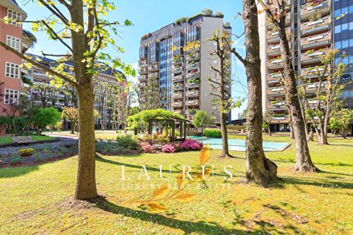 Appartamento con 6 locali in vendita in Via Patroclo, Milano