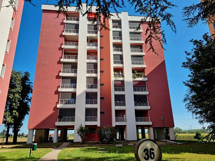 Appartamento quadrilocale in vendita in Via Sporting Mirasole Opera, Opera