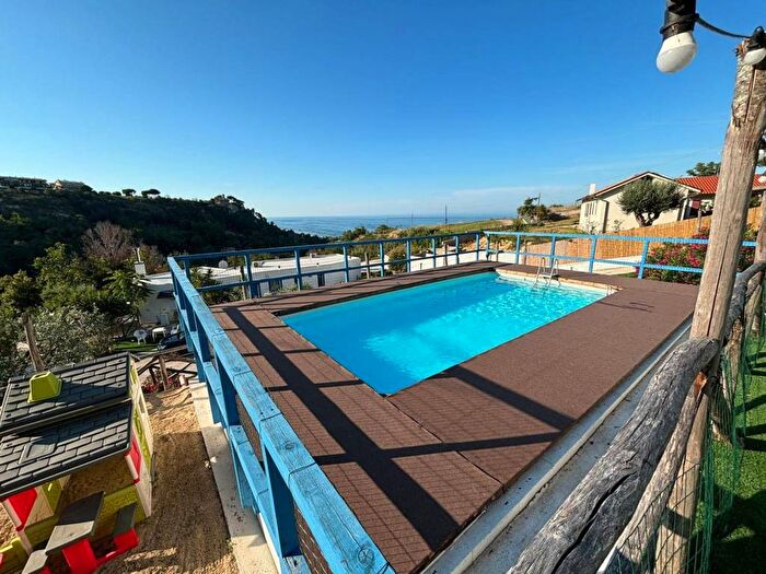 Casa quadrilocale in affitto in Contrada Sant Andrea, Cupra Marittima