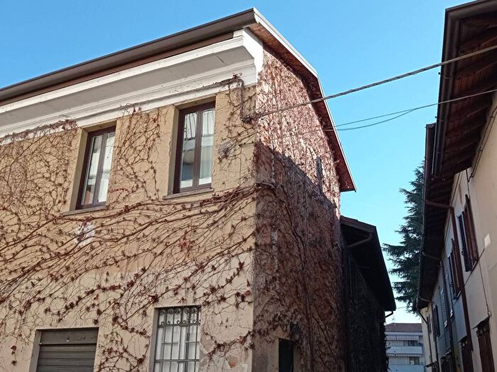 Appartamento bilocale in affitto in Piazza Luciano Zaro, Arnate, Gallarate