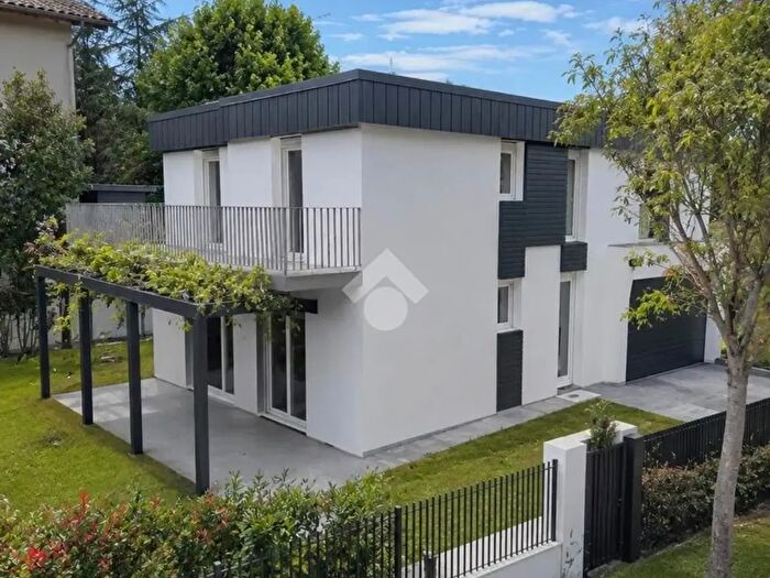 Appartamento trilocale in vendita in Via Villa, Tezze Sul Brenta