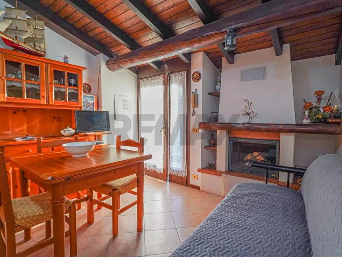 Casa trilocale in vendita in Via al Lago, Ranzanico