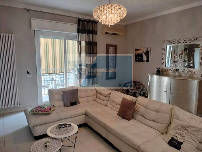 Appartamento con 5 locali in vendita in Siracusa