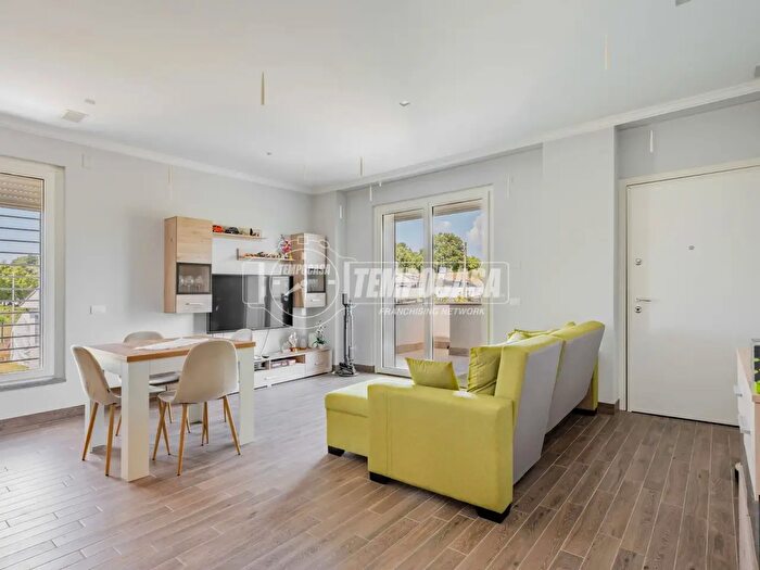 Appartamento trilocale in vendita in Via Santa Lucia, Bracciano