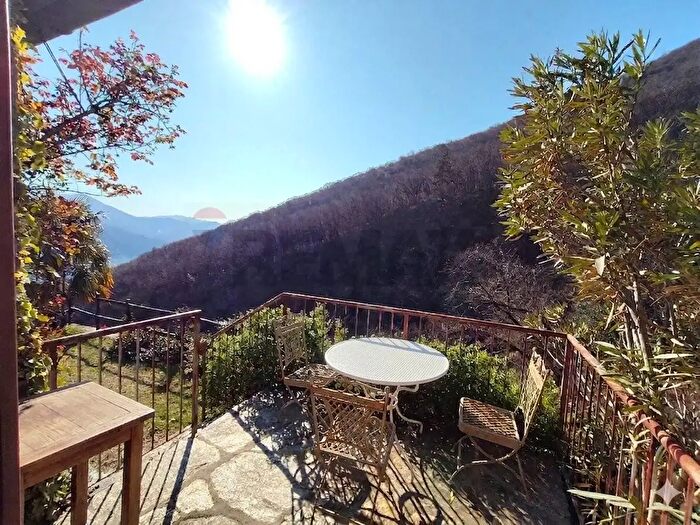 Casa con 7 locali in vendita in Molineggi, Cannobio