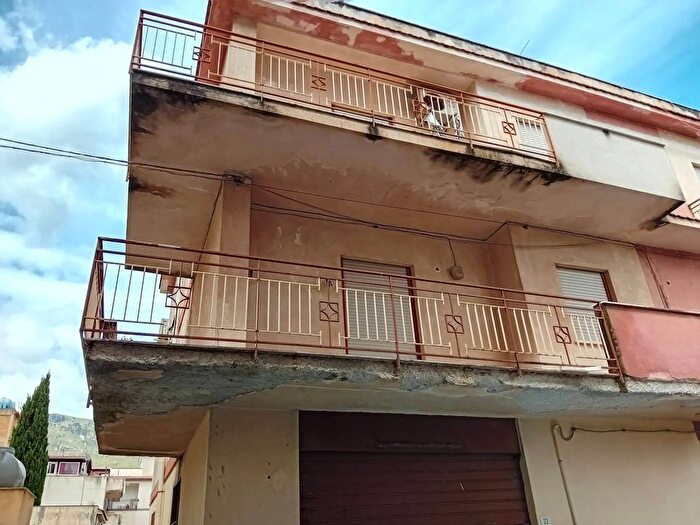 Appartamento con 5 locali in vendita in Via Don Luigi Sturzo Carini, Carini