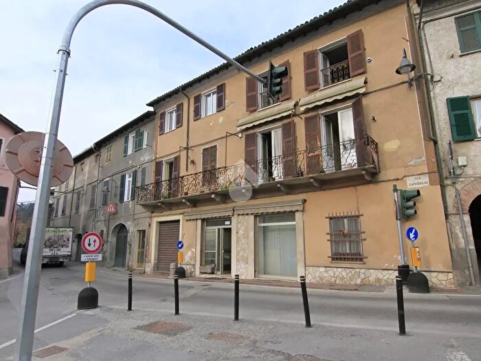 Appartamento con 6 locali in vendita in Via G Mameli, Gavi
