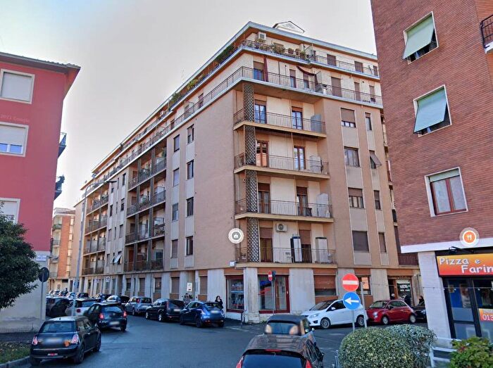 Casa con 6 locali in affitto in Via Fiume, Piazza Genova, Alessandria