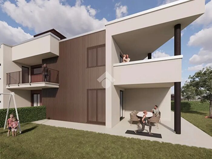 Appartamento trilocale in vendita in Via Cisa, Borgo Virgilio