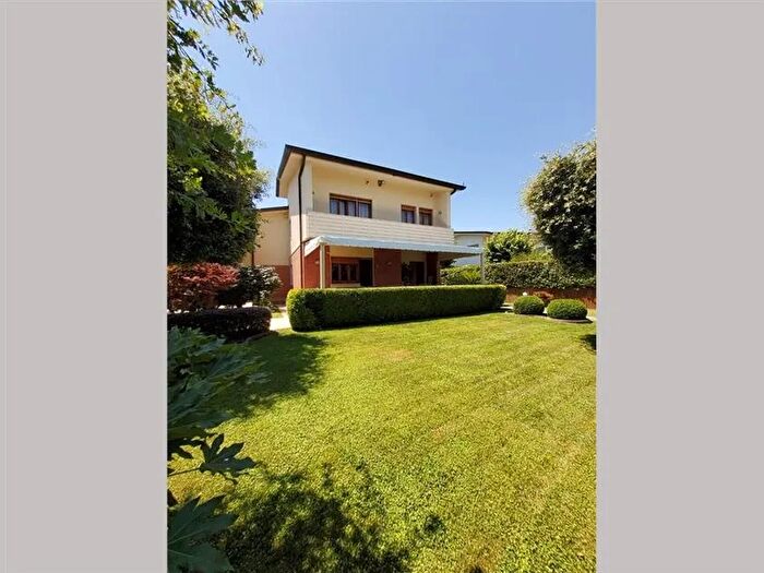 Casa in vendita in Forte Dei Marmi