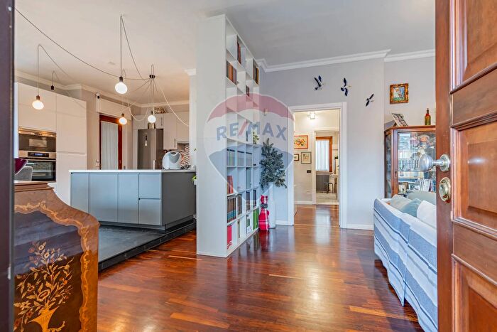 Appartamento quadrilocale in vendita in Via Cesare Battisti, Usmate Velate