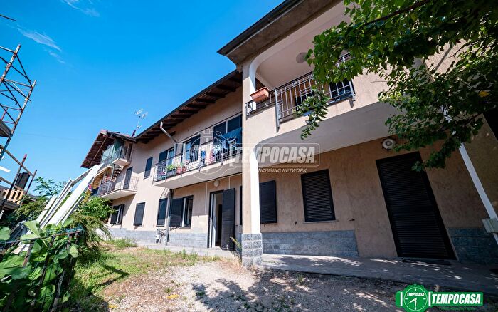 Appartamento con 6 locali in vendita in Via Generale Cadorna, Arona