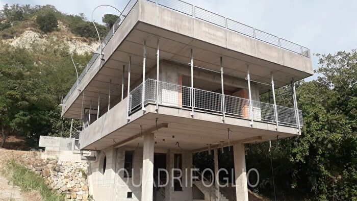 Casa trilocale in vendita in Via Provinciale Diolaguardia, Roncofreddo