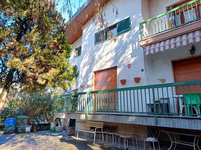 Casa con 9 locali in vendita in Via Martiri del Cudine, Cirie