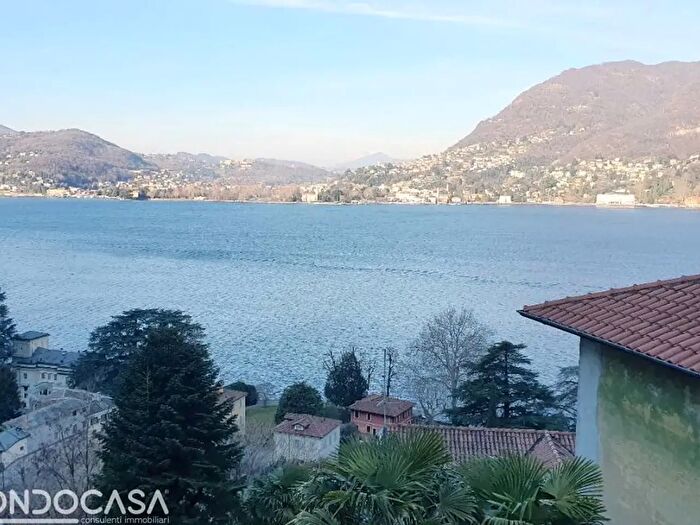 Appartamento trilocale in vendita in Via Caronti, Blevio