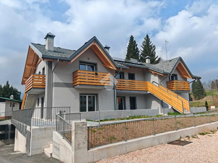 Appartamento trilocale in vendita in Via Zonta, Roana