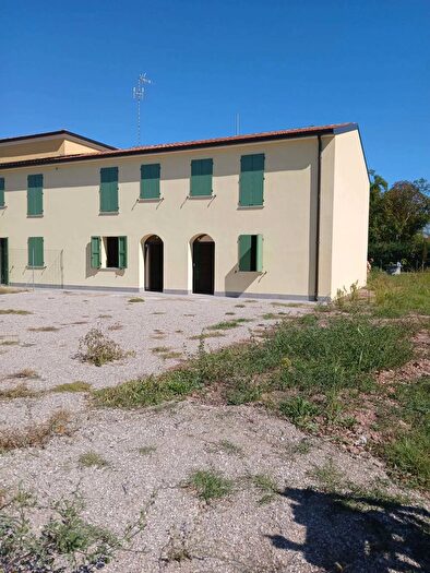 Casa quadrilocale in vendita in Via Aldo Moro Snc, Cavezzo