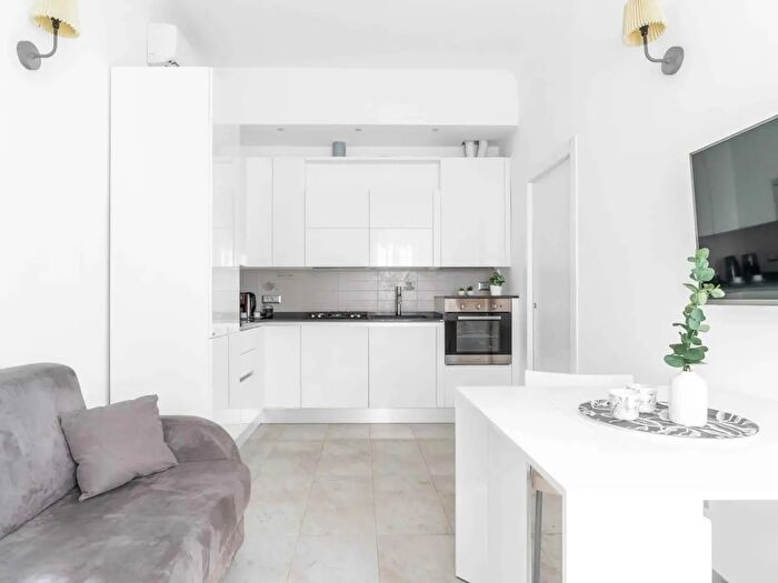 Appartamento monolocale in affitto in Via Tonale, Milano