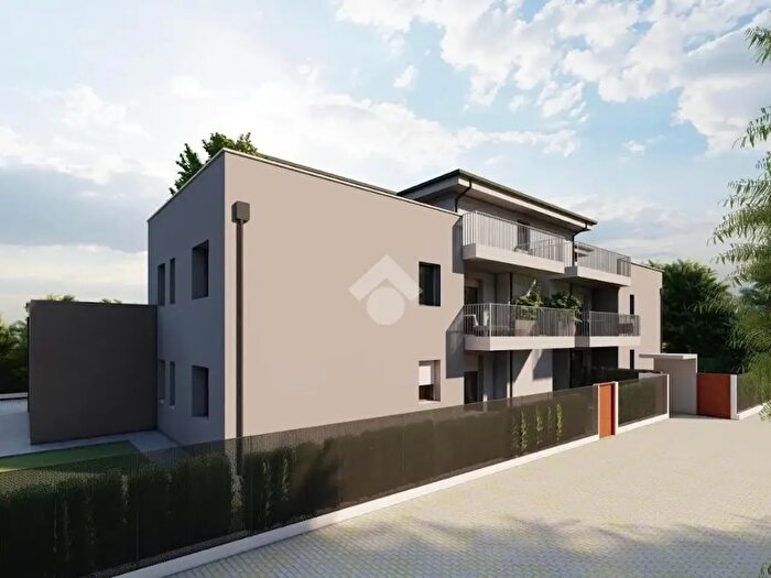 Appartamento con 5 locali in vendita in Via C Menotti, Castelfranco Emilia