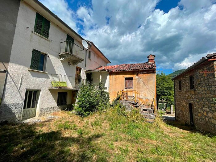 Casa con 5 locali in vendita in Frazione Montecapraro Fabbrica Curone Alessandria, Fabbrica Curone