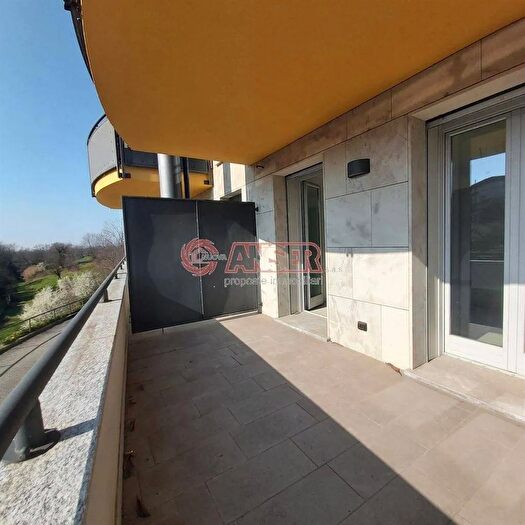 Appartamento bilocale in vendita in Piazza Camillo Benso di Cavour Lomagna, Lomagna