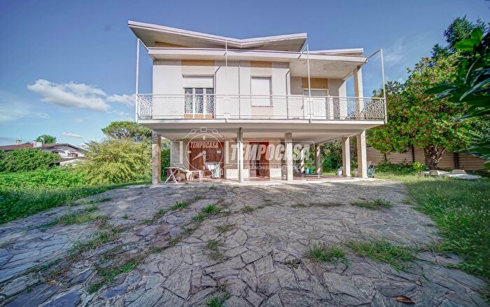 Casa trilocale in vendita in Viale Mestre, Castelletto Sopra Ticino