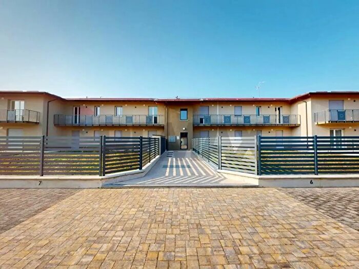 Appartamento trilocale in vendita in Via Barsanti b, Cava Manara