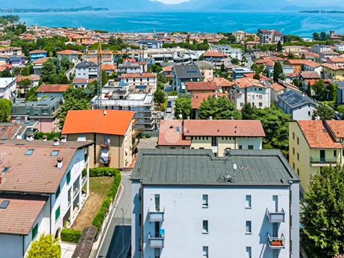 Appartamento quadrilocale in vendita in Via Paolo Veronesi, Desenzano Del Garda