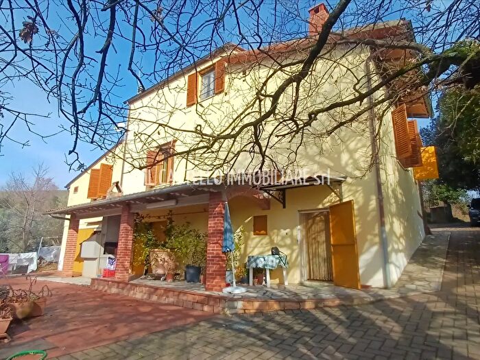 Casa con 6 locali in vendita in Via del Leccetello, Trequanda