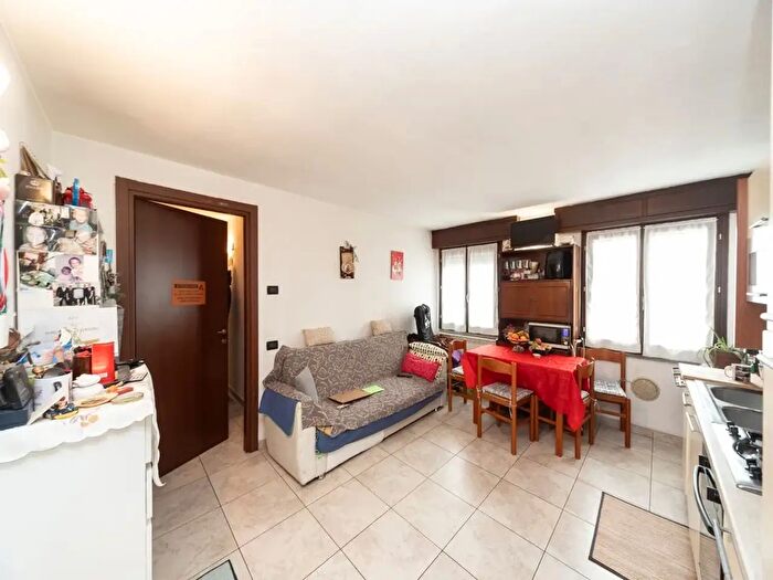 Appartamento trilocale in vendita in Via Dalmazia, Cesano Maderno