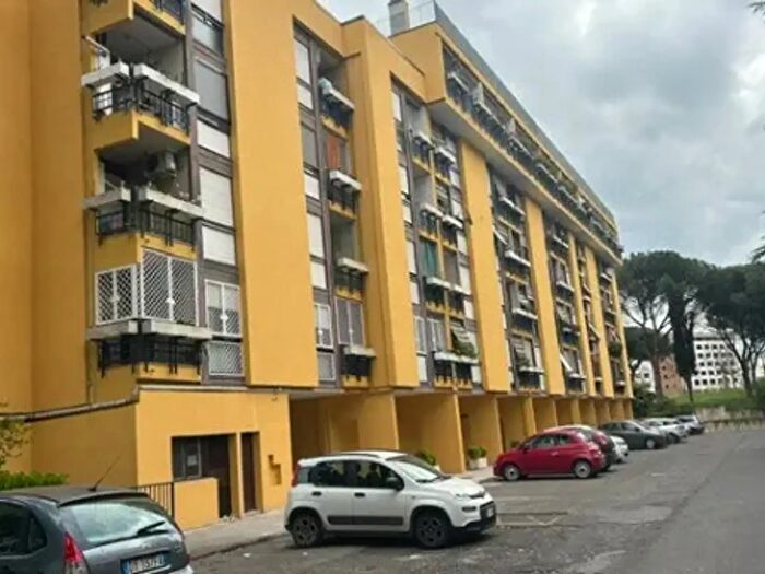 Appartamento trilocale in vendita in Via dei Cochi, Roma