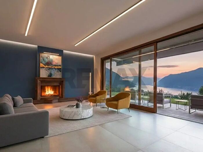 Casa con 17 locali in vendita in Salo