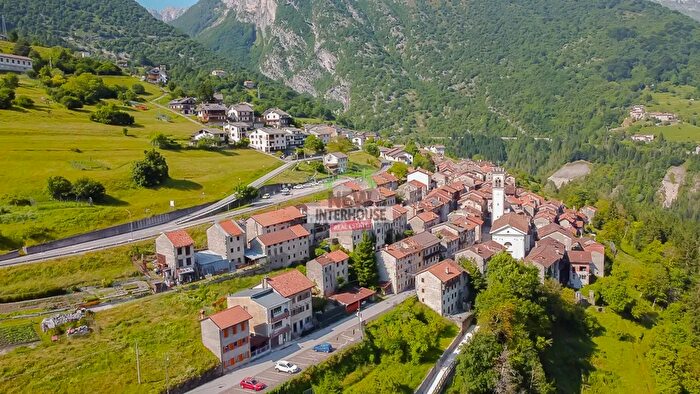Casa con 6 locali in vendita in Via Pier Fortunato Calvi Erto E Casso, Erto E Casso