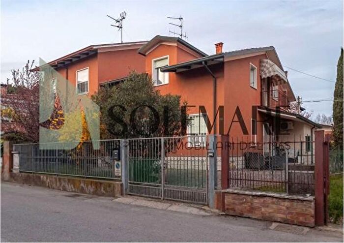 Casa con 6 locali in vendita in Via Donizetti, Cesenatico