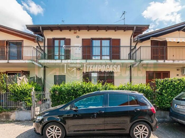 Casa quadrilocale in vendita in Lonate Ceppino