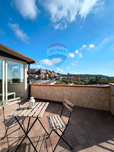 Appartamento trilocale in vendita in Via del Caravaggio, Catania