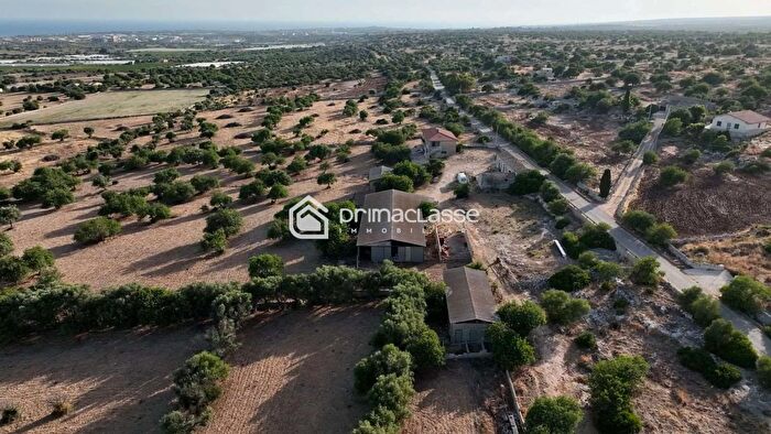 Casa con 10 locali in vendita in Modica