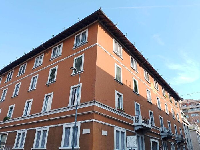 Casa monolocale in affitto in Via Jacopo Dal Verme, Isola, Milano